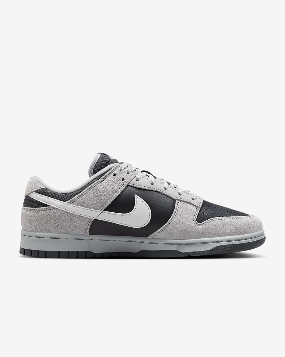 Nike dunks low sb men hotsell